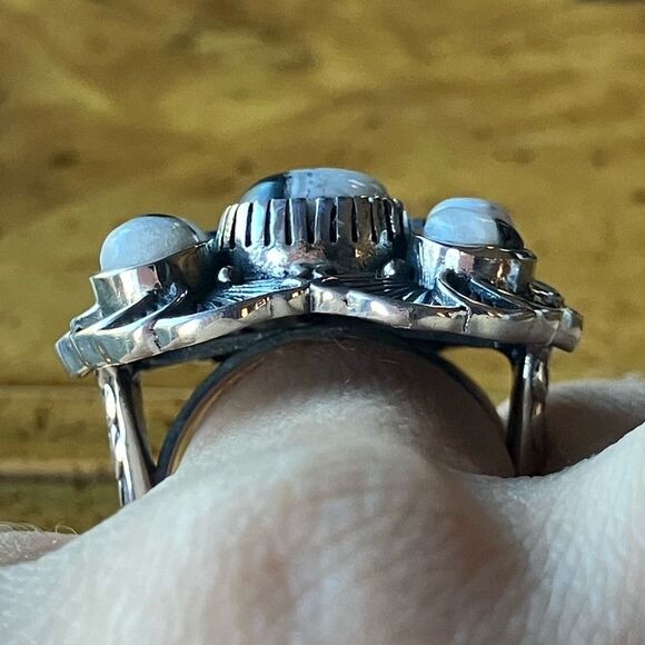 White Buffalo Sterling Silver Cocktail Ring Size 7 - Picture 2 of 9